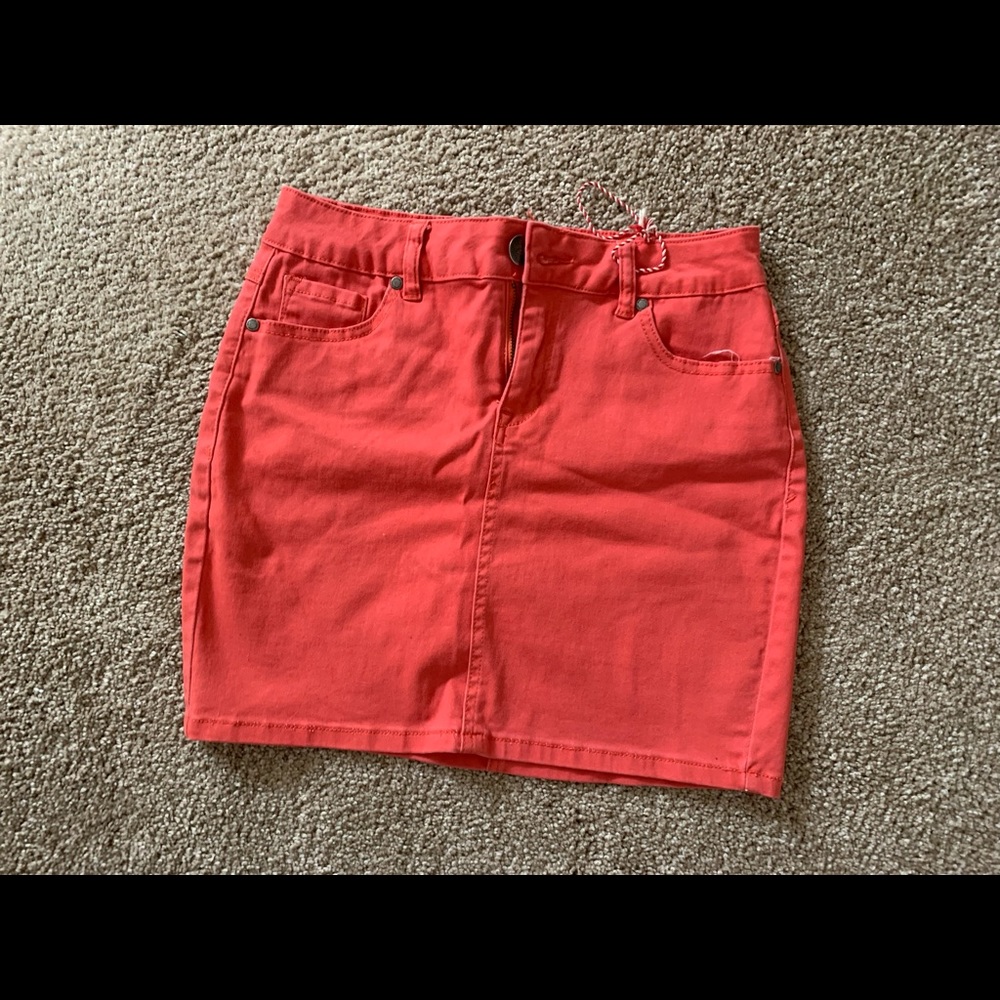 Salomon skirt size small